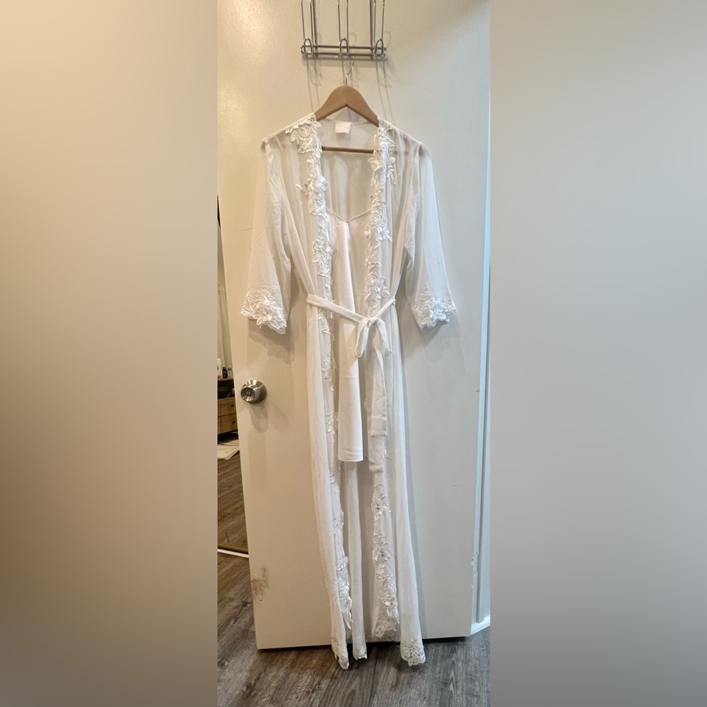 Le Rose Iris Lace Trim Maxi Robe w/slip